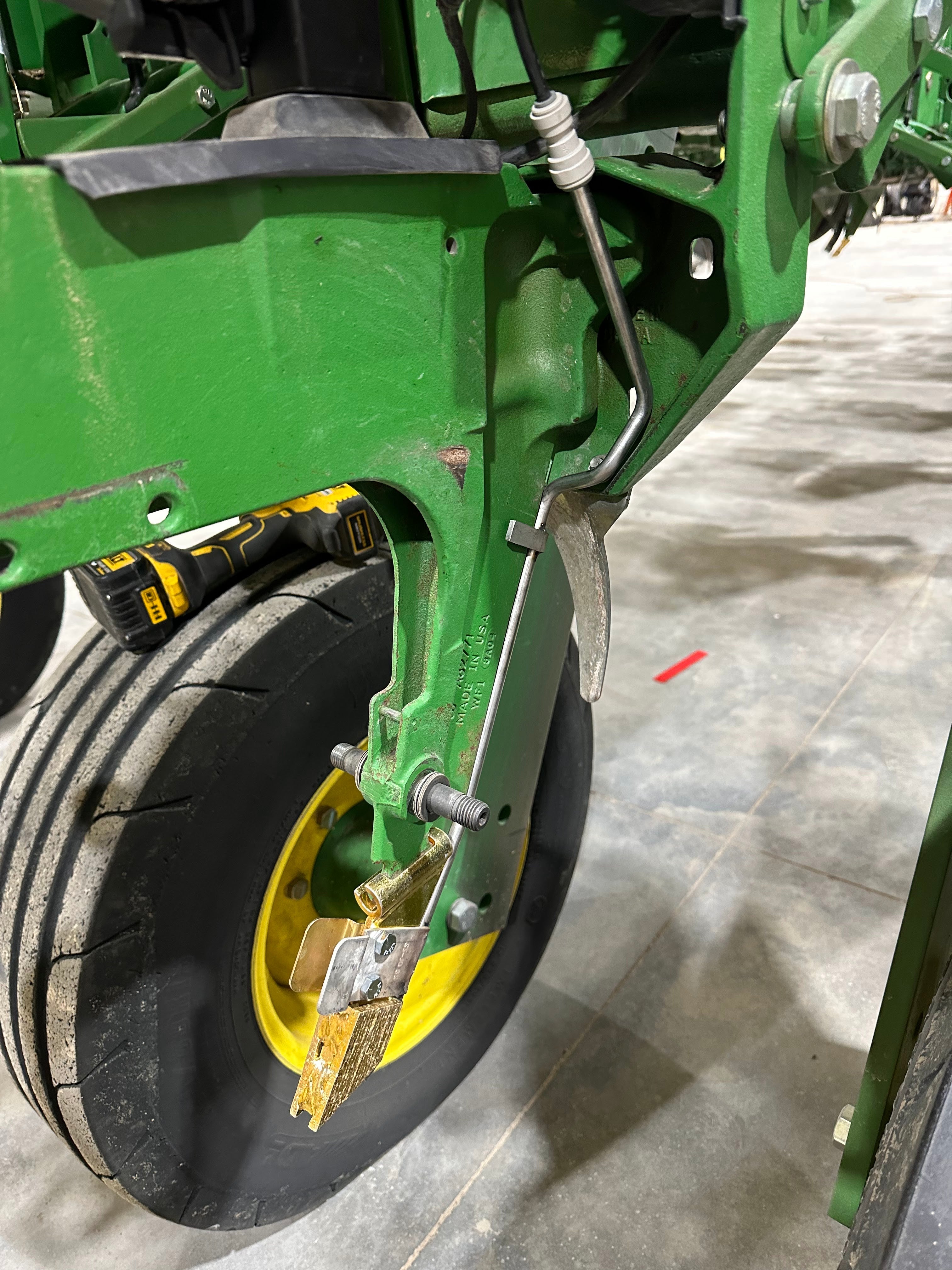 John Deere Genuine Guard A80203 – Planter Tube Protector For Implements